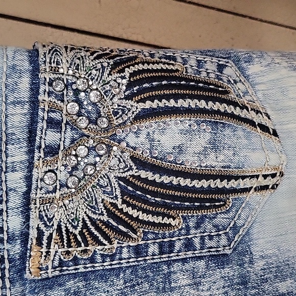 Zanadi wing embellished shorts - Picture 8 of 10